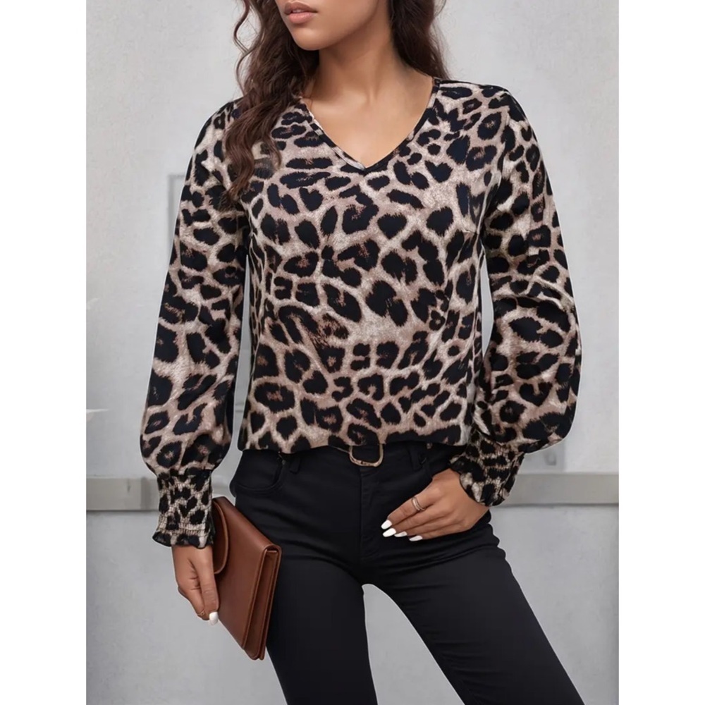 NEW! Elegant Leopard Print Black/Khaki V Neck Lanternn Sleeve Blouse!